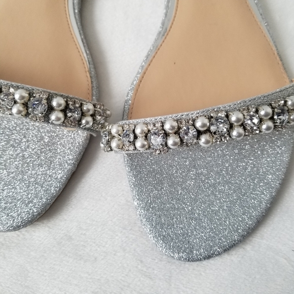 Jewel Badgley Mischka Daria Pearl and Crystal flat sandals size 8.5 - Picture 3 of 7